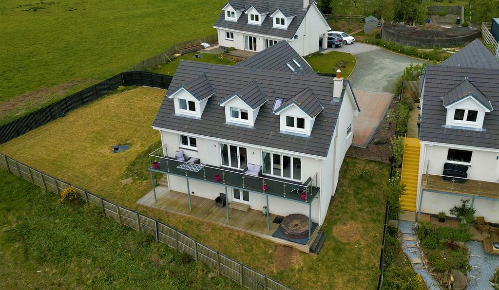 Fort Road, Kilcreggan, Argyll and Bute, G84 0LG 4 bed detached house