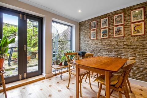 15 Bath Road, Tetbury, GL8 8EG
