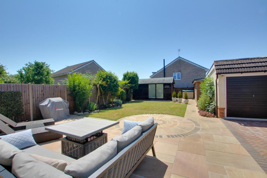 ANMORE ROAD, DENMEAD 4 bed house £600,000