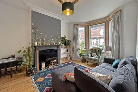 3 bedroom terraced house for sale - A charming & characterful 3 bedroom home
