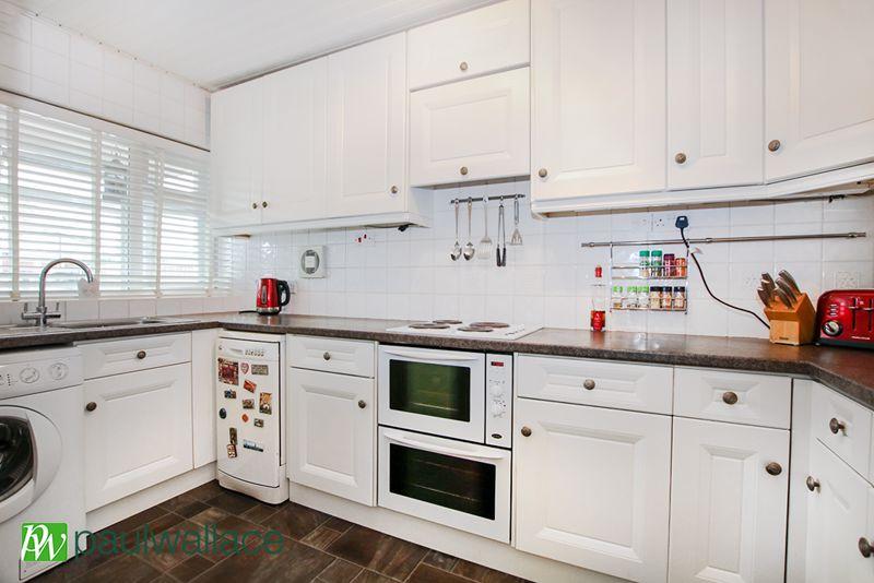 Longfield Lane, West Cheshunt 3 bed end of terrace house for sale £