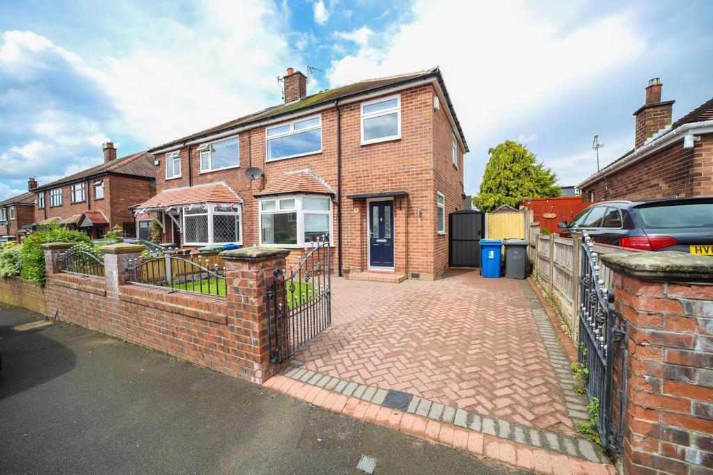 Sydney Avenue, Leigh, Lancashire, WN7 3 bed semidetached house £