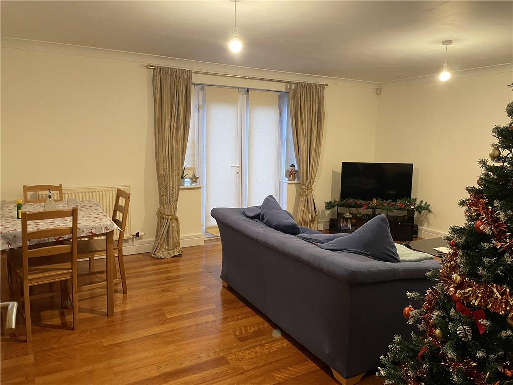 Magdalene Court, Magdalene Street... 2 bed apartment £950 pcm (£219 pw)