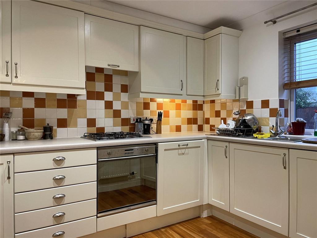Magdalene Court, Magdalene Street... 2 bed apartment £950 pcm (£219 pw)