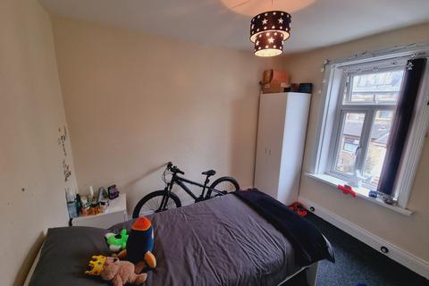 31 Stanmore Place, Bradford, BD7 2EN