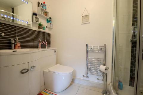 3 bedroom end of terrace house for sale - Buckingham Drive, Stopsley, Luton, Bedfordshire, LU2 9RB