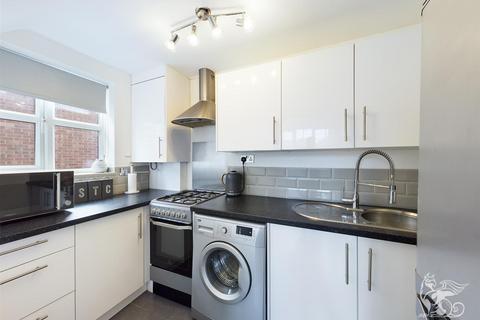 1 bedroom apartment for sale - Runnymede Road, Stanford-Le-Hope