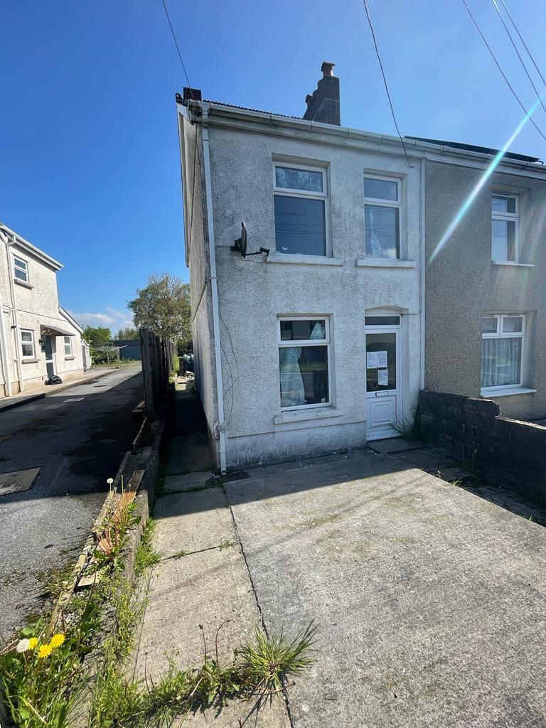 Black Lion Road, Cross Hands, Llanelli 1 bed end of terrace house £55,000