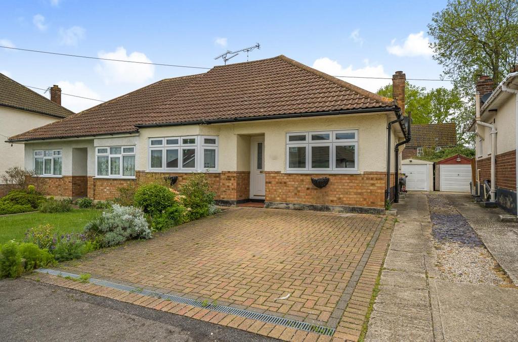 Ridgeway, Ingatestone 4 bed semidetached bungalow for sale £440,000