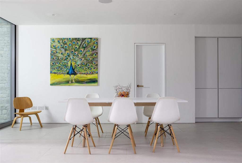 Kitchen/dining/living