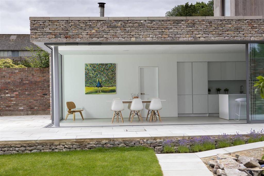 Kitchen/dining/living