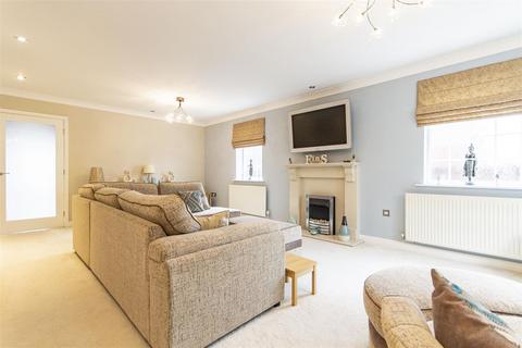 4 bedroom detached house for sale, Lansbury Avenue, Pilsley, Chesterfield