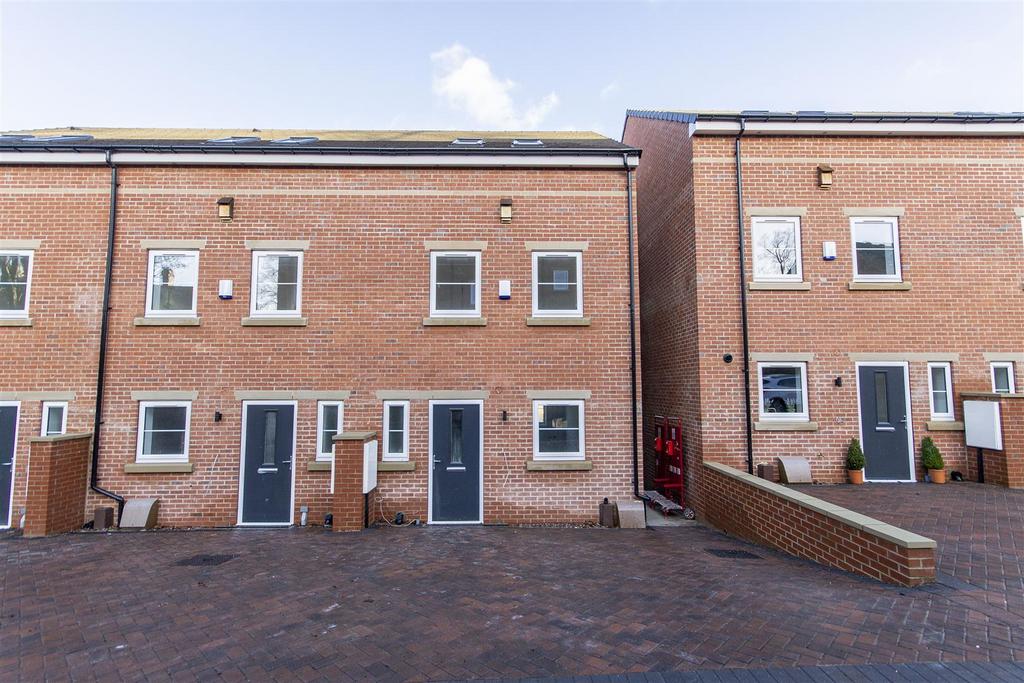 Newbold Road, Chesterfield 4 bed townhouse £285,000