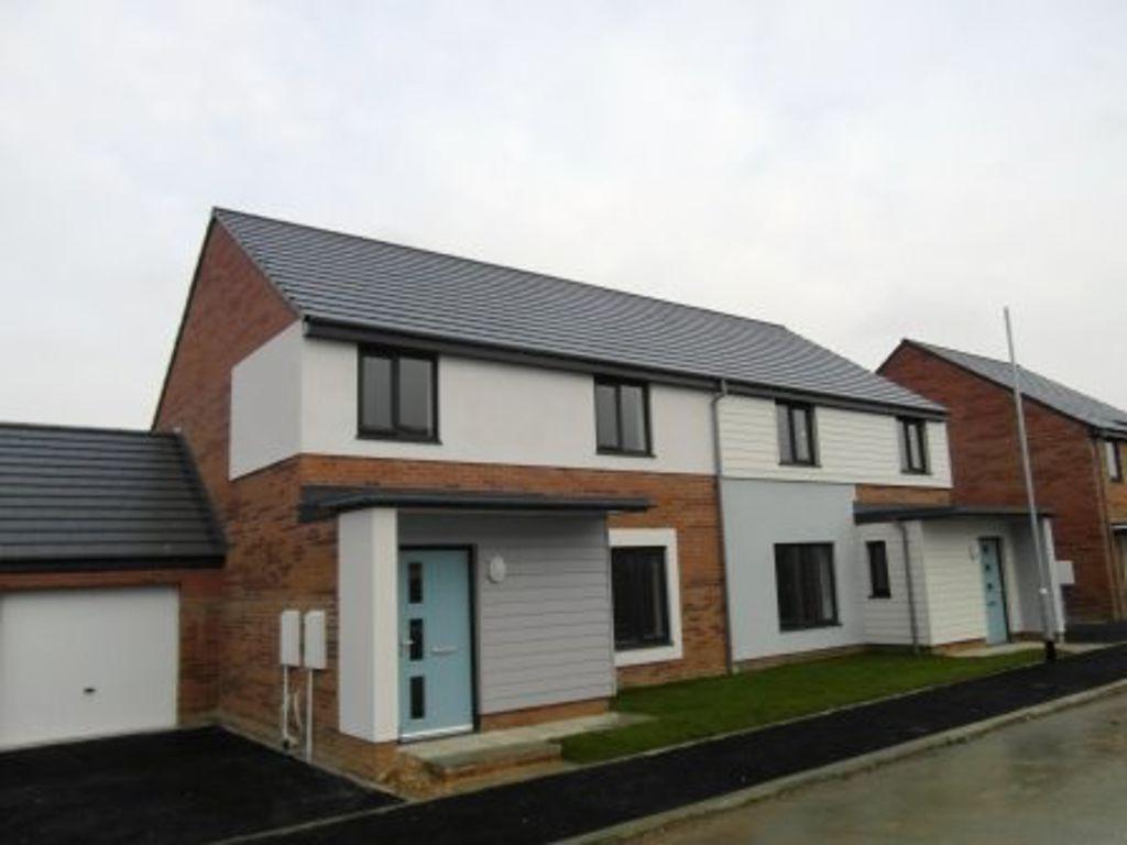 Garden Gate Drive, South Shields 4 bed semidetached house £899 pcm