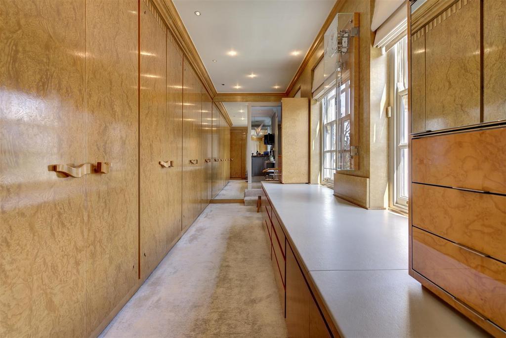 91 hamilton terrace 834 dressrm .jpg