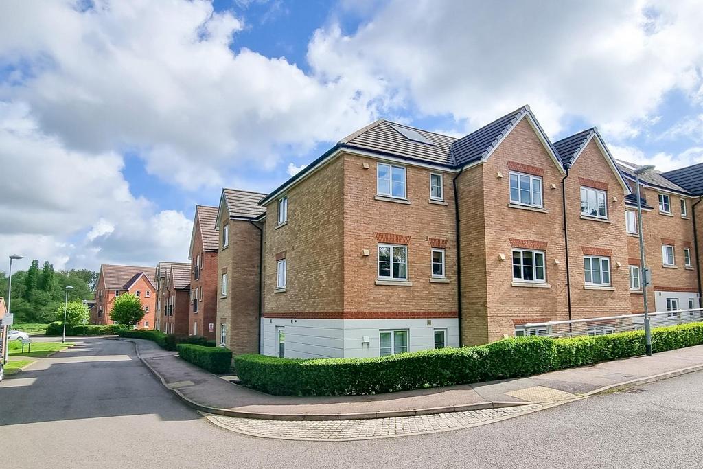 Monarch Way, Leighton Buzzard 2 bed apartment for sale £180,000