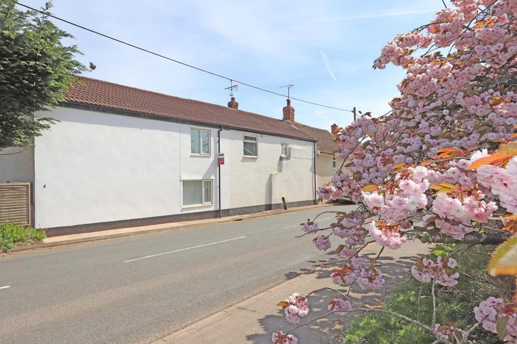 Silver Street, Willand, Cullompton, Devon, 4 bed semidetached house