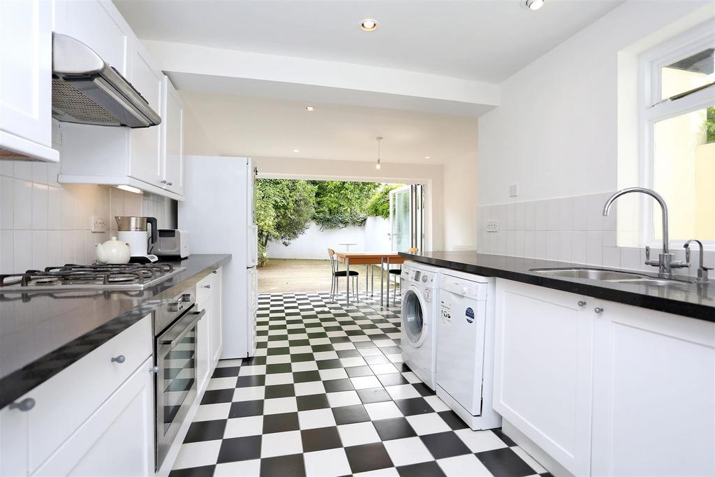 Magnolia Road, Chiswick, W4 3 bed detached house £2,750 pcm (£635 pw)