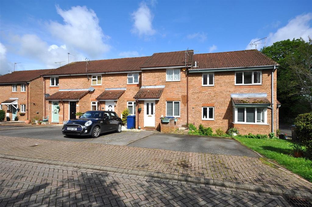 Bardsley Drive, Farnham 2 bed terraced house for sale £330,000