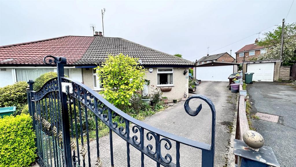 Kingsdale Drive, Bradford 2 bed semidetached bungalow £175,000