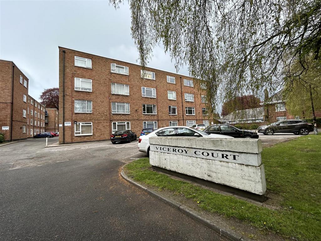 Viceroy Court, High Street South, Dunstable Studio for sale £95,000