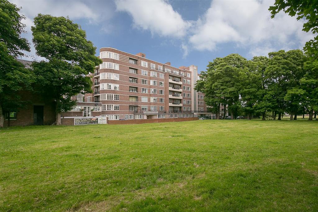 Moor Court, Westfield, Gosforth 1 bed flat £750 pcm (£173 pw)