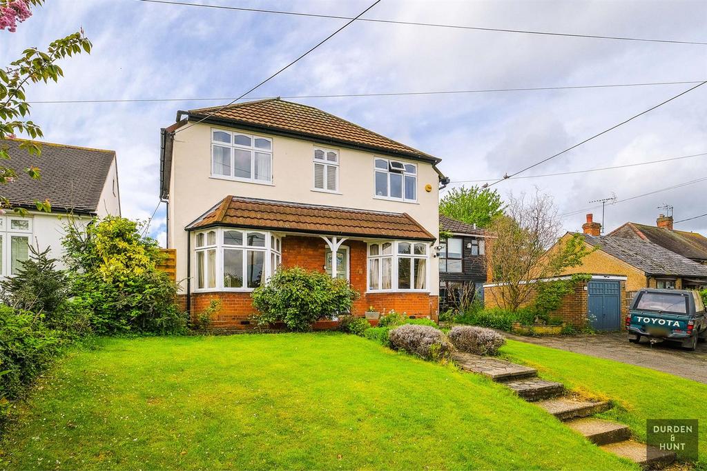 Moreton Road, Ongar, CM5 3 bed detached house for sale £600,000