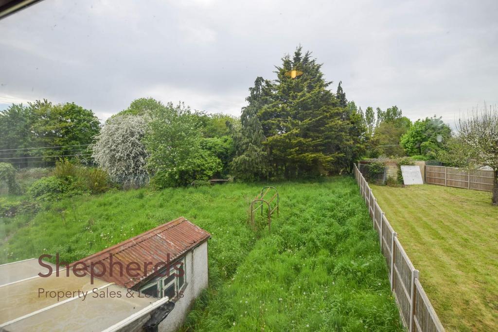 Mapleton Crescent, Enfield EN3 3 bed semidetached house for sale £