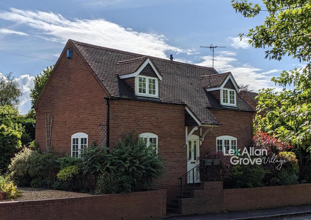 Hartle Lane, Belbroughton, Stourbridge 3 bed detached house £550,000