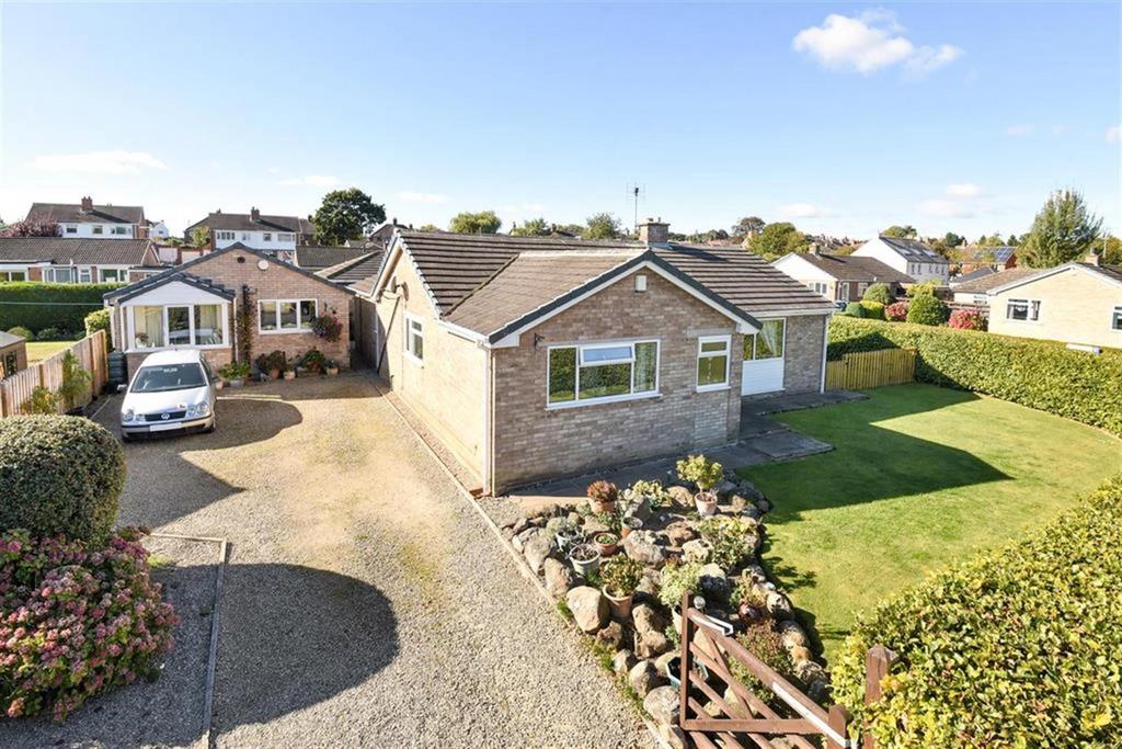 Brookside Avenue, Bedale 4 bed detached bungalow for sale £375,000