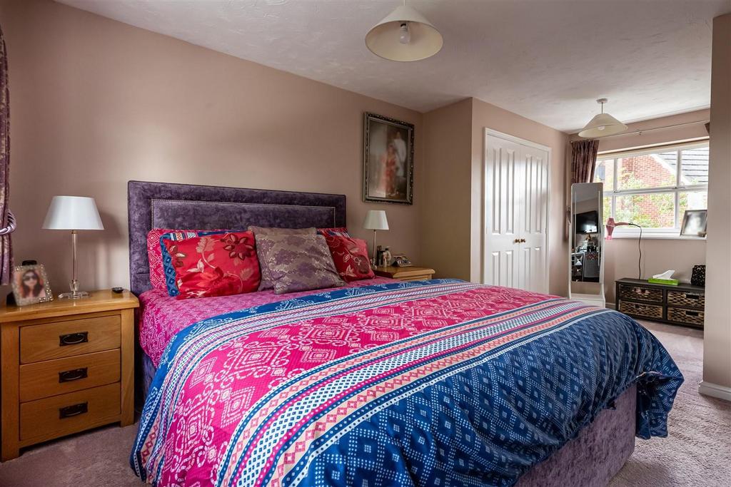 7  Cleves Close (25).jpg