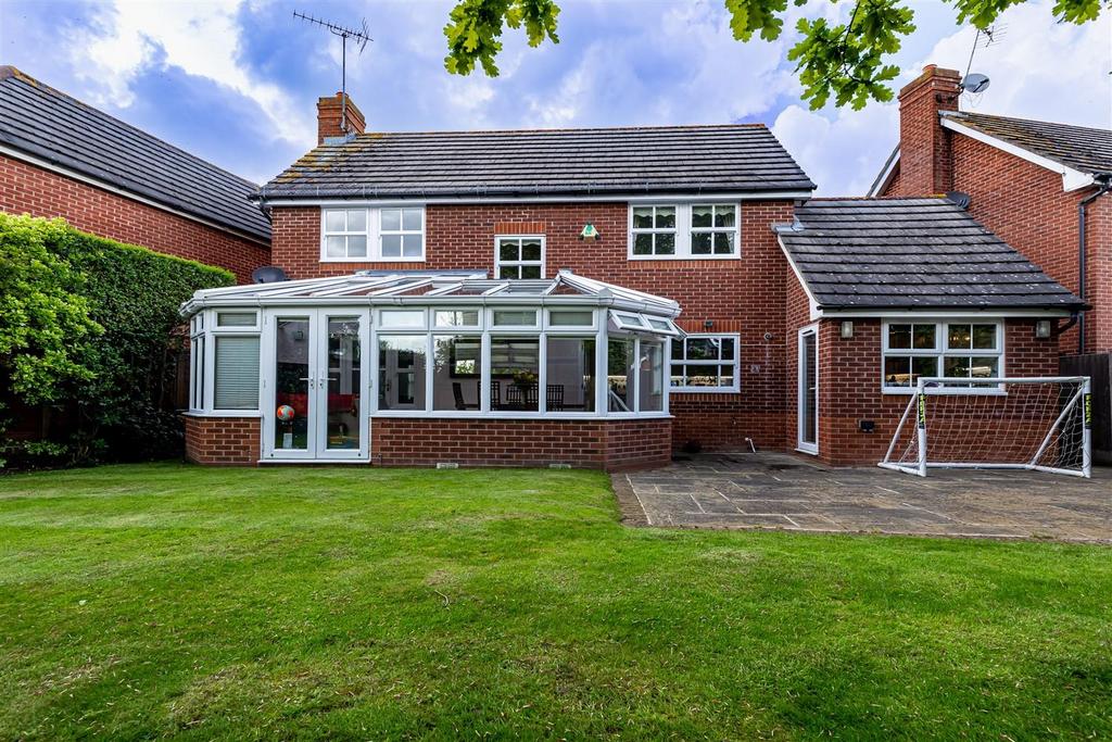7  Cleves Close (31).jpg