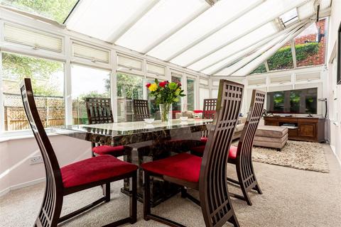 7 Cleves Close, Loughton, IG10 3NN