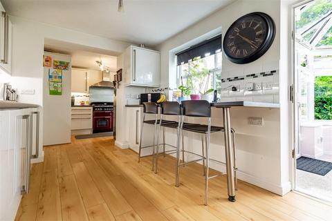 7 Cleves Close, Loughton, IG10 3NN