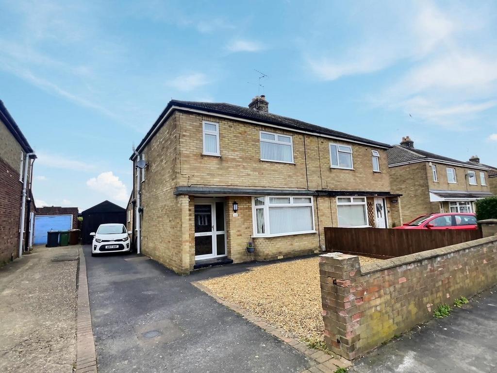 Oakdale Avenue, Peterborough 3 bed semidetached house for sale £285,000