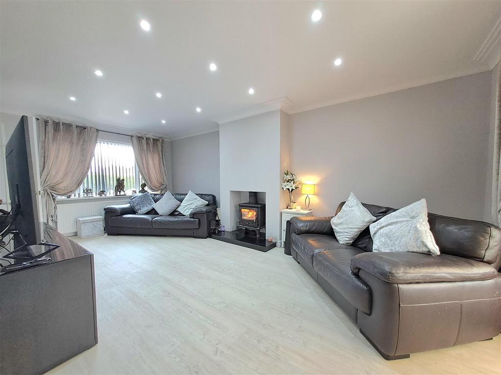 Clayfield Avenue, Mexborough 3 bed semidetached house £155,000