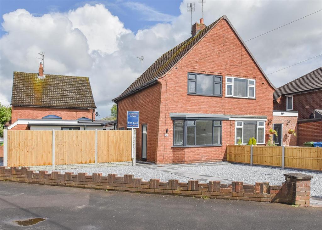 52 Kirkstone Crescent, Wombourne, Wolverhampton 2 bed semidetached house for sale £270,000