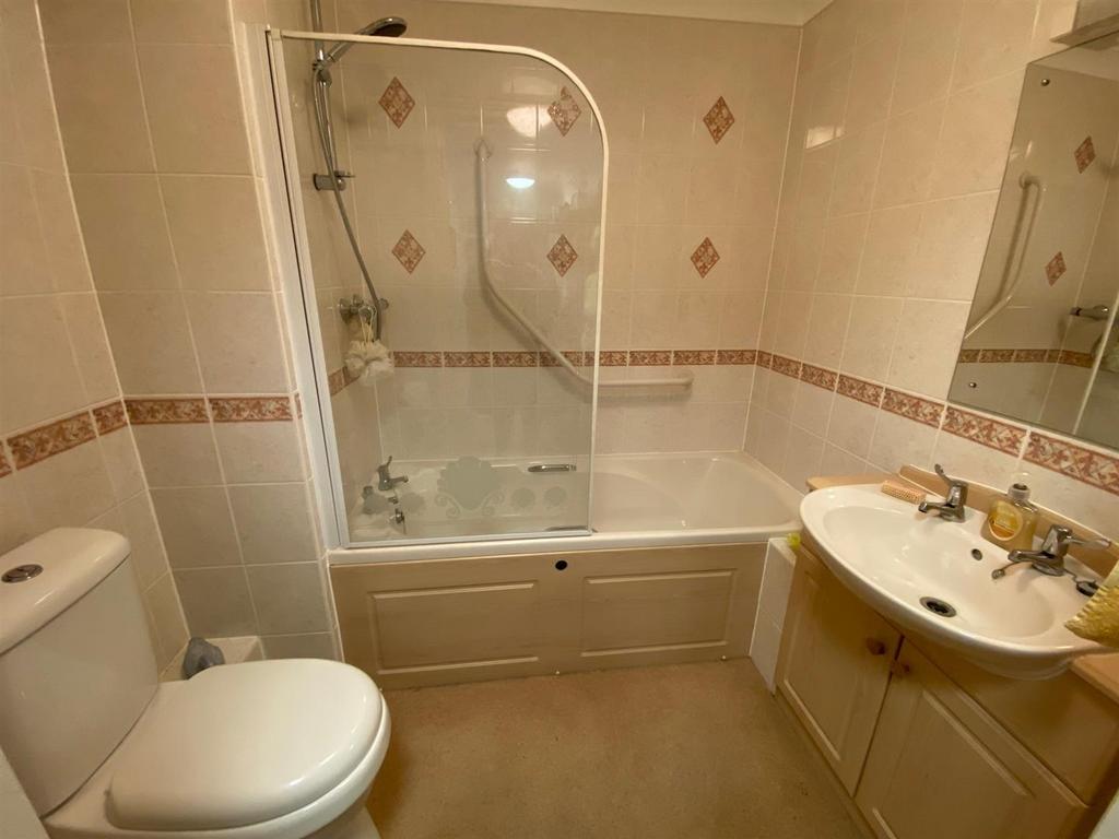 Bathroom.jpg