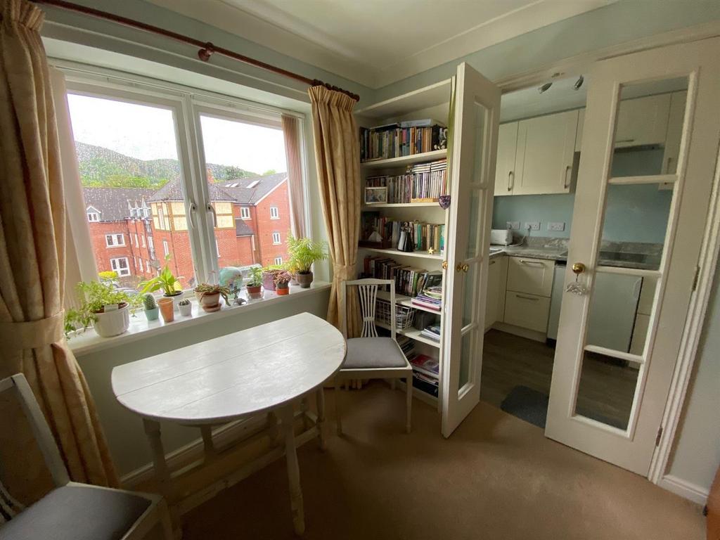 Dining Area.jpg