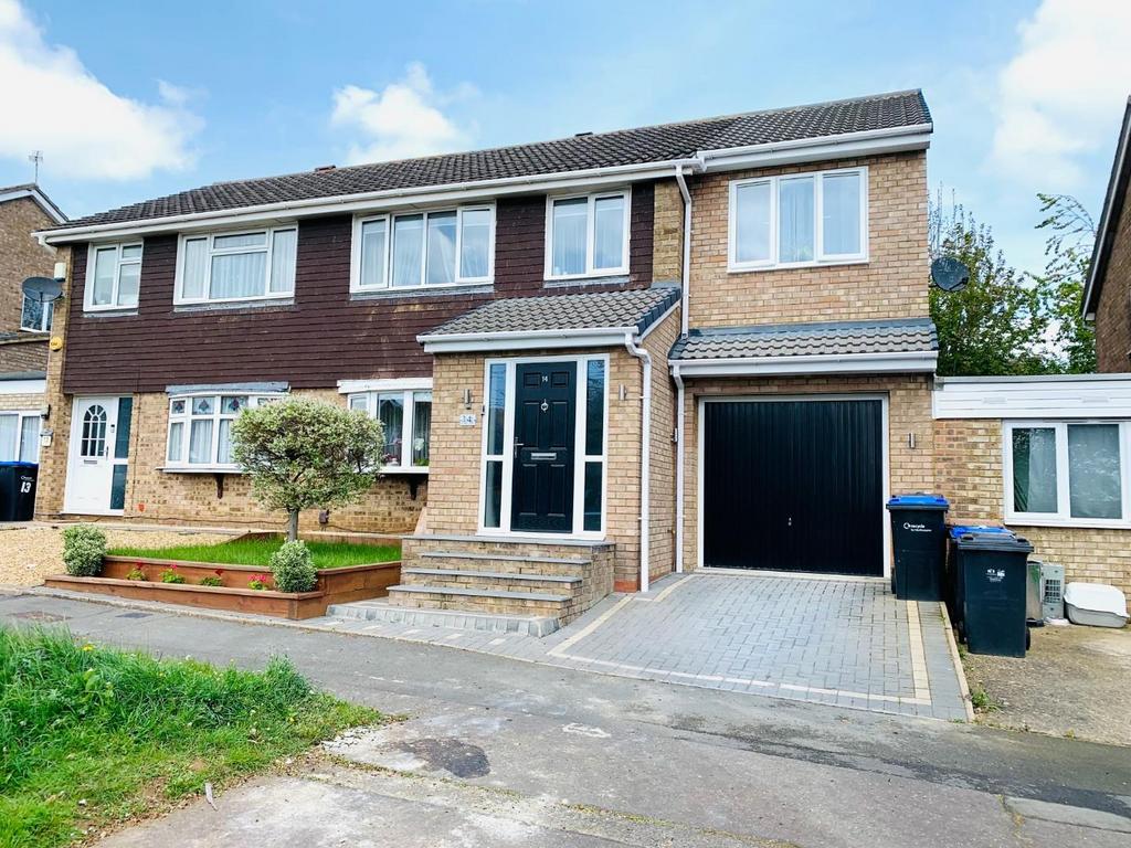 East Mead Court, Standens Barn, Northampton NN3 5 bed semidetached