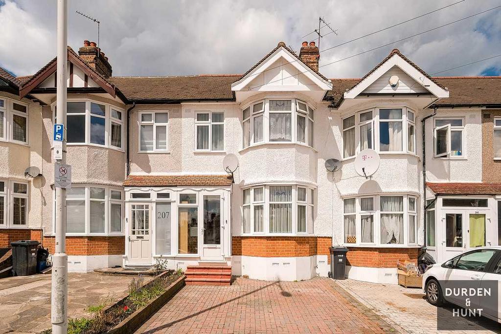 Buckhurst Way, Buckhurst Hill, IG9 3 bed terraced house for sale £588,000