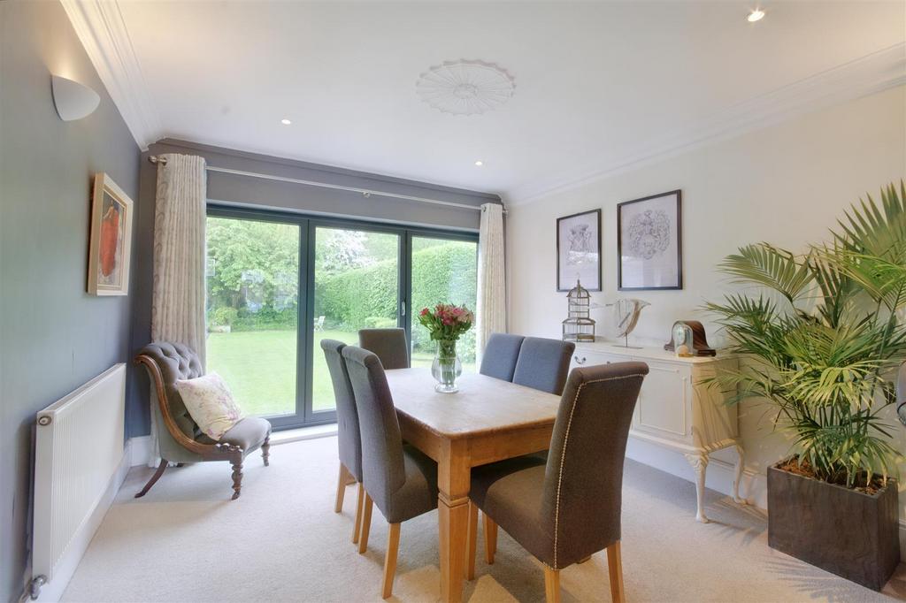 Lounge/Dining Room