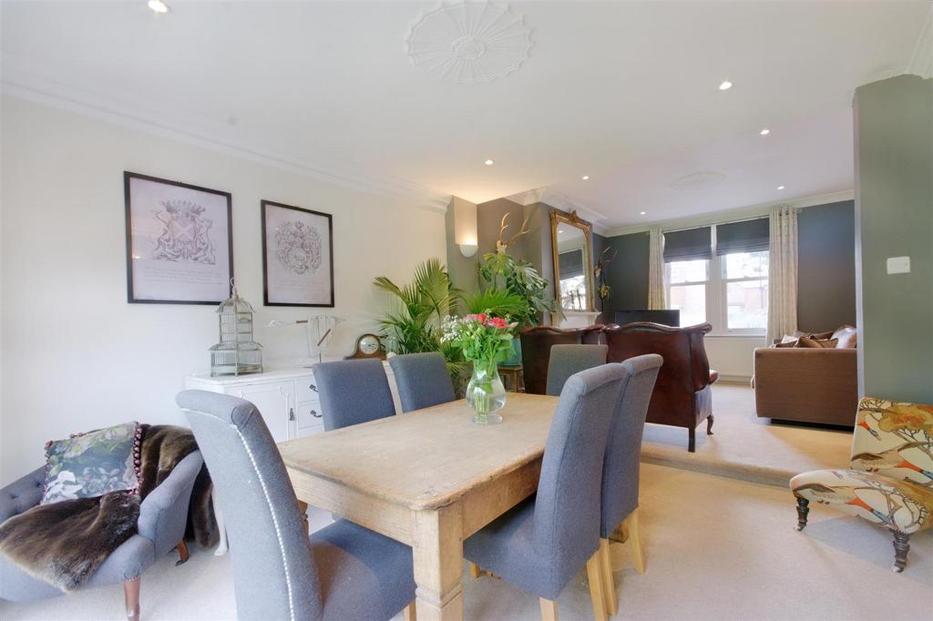 Lounge/Dining Room