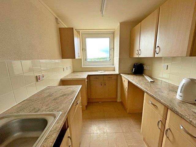Kitchen 2.jpg