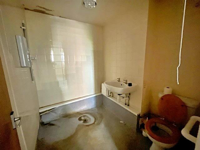 Shower Room.jpg