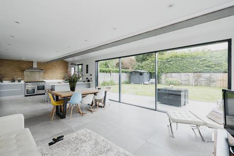 23 Fairacres, Tadworth, KT20 5QT