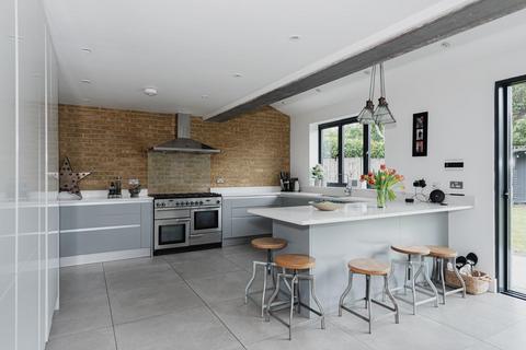 23 Fairacres, Tadworth, KT20 5QT