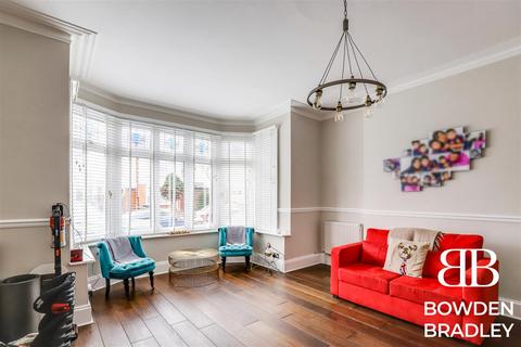 4 bedroom semi-detached house to rent - Belgrave Road, Wanstead