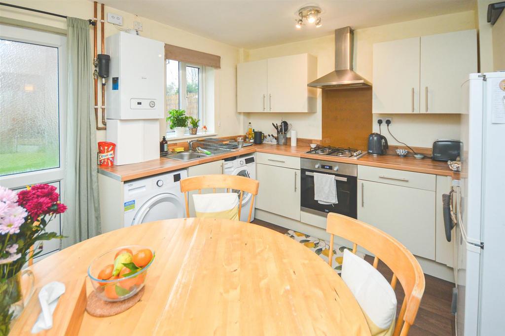 Northwold Avenue West Bridgford Nottingham 2 bed semidetached house £950 pcm (£219 pw)