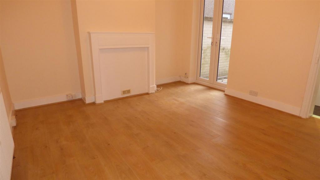 Willow Road, Enfield 3 bed house £1,800 pcm (£415 pw)